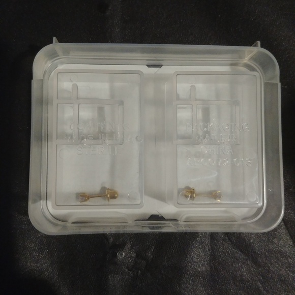 24kt Gold-Plated Cubic Zirconia Earrings - Picture 4 of 5